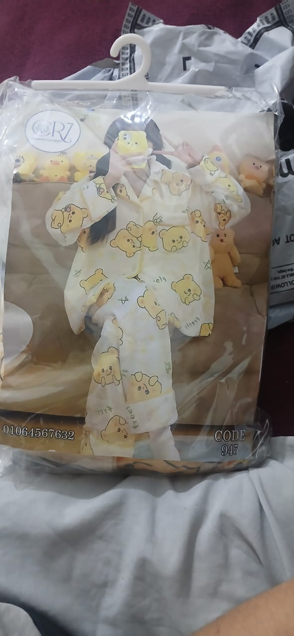 بيجامة نسائية قطعتين من القطيفة الفاخرة – تصميم شتوي ناعم ومريح – فري سايز يناسب من 55 حتى 85 كجم – إطلالة أنيقة ودافئة للمنزل