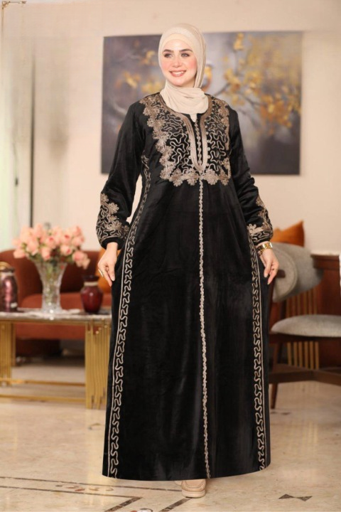 عباية حريمي قطيفة استقبال وخروج مطرزة – خامة هايدي تقيلة مستوردة بجودة عالية – تصميم أنيق ومريح يناسب جميع المقاسات من60 حتى 120 كجم