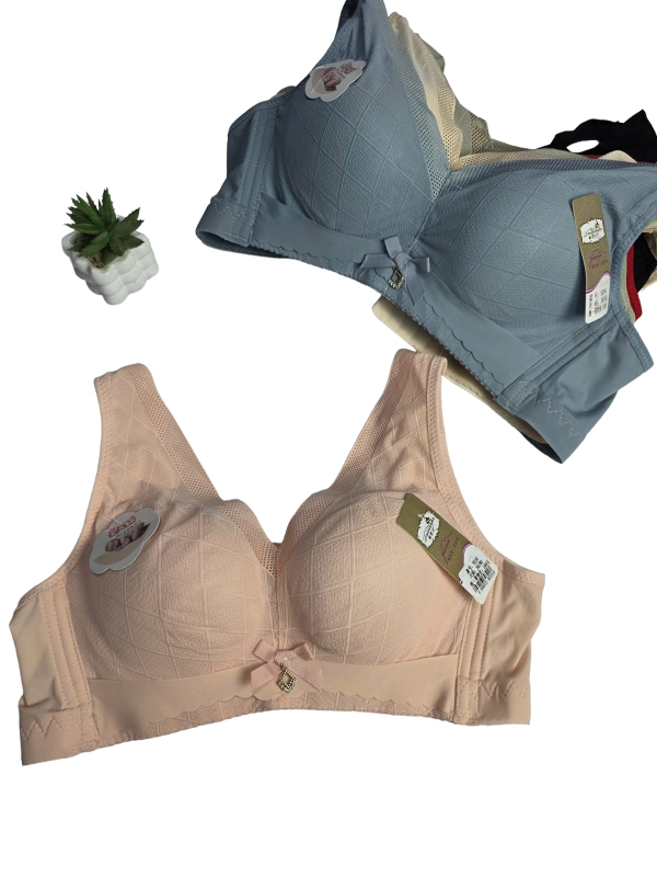Women's cotton and lace bra - comfortable and elegant design - perfect support and everyday elegance