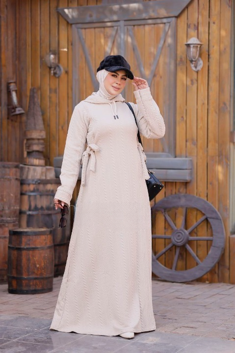 دريس كاجوال محتشم للمحجبات – خامة مدفر صوف عالية الجودة – تصميم أنيق وطويل مناسب للخروج والإطلالات اليومية في الشتاء والخريف